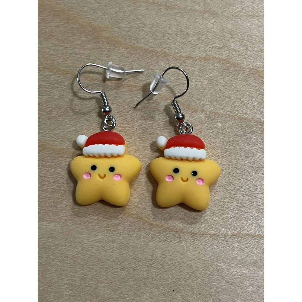 Festive Holiday Christmas Yellow Star With Santa Hat  Earrings   New 🎄 ⭐️